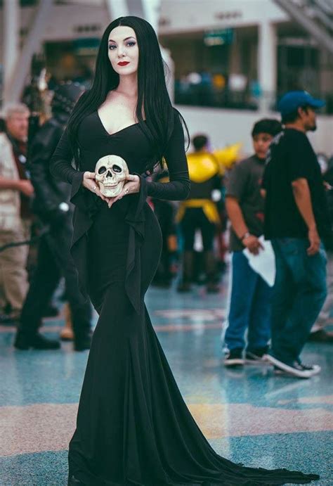 morticia addams cosplay